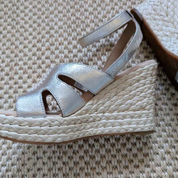 UGG Careena Platform Wedge Espadrille Open Toe Sandals Pale Gold 7.5 NWOB - Picture 5 of 8
